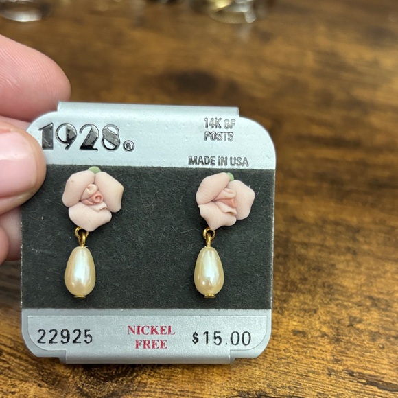 1928 Blush Rose and Gold Pearl Earrings - Picture 3 of 3